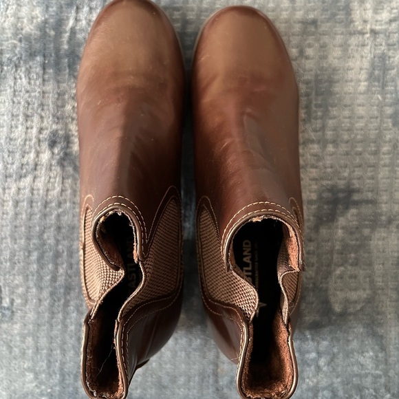 Eastland size 11 brown pull on bootie - Picture 3 of 9